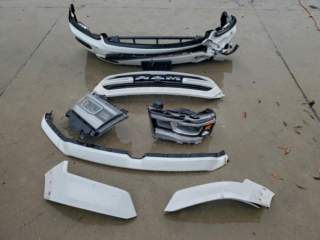 Ram 1500 Laramie Image 11