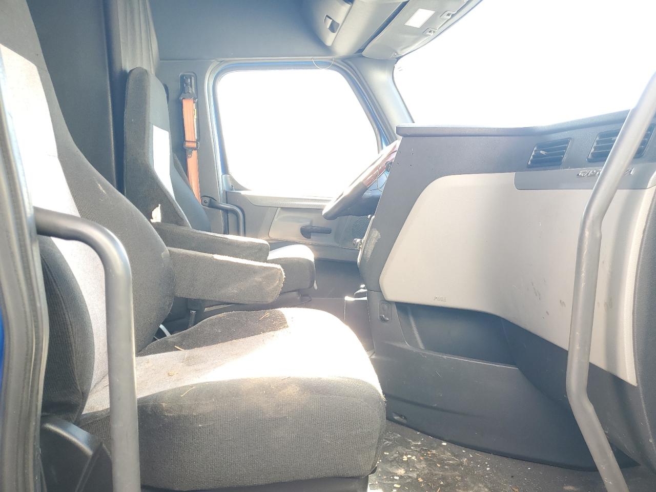 Freightliner Cascadia 1 Image 8