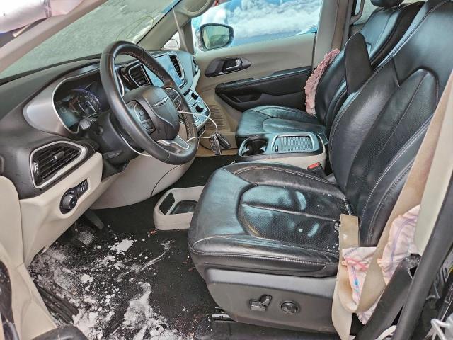 Chrysler Pacifica Touring L Image 8