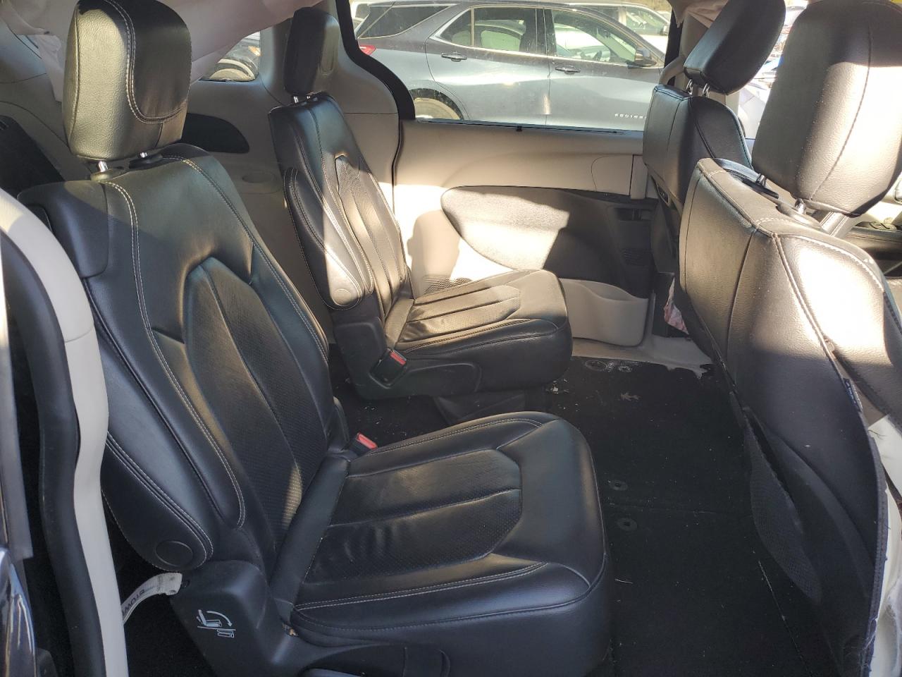 Chrysler Pacifica Touring L Image 11