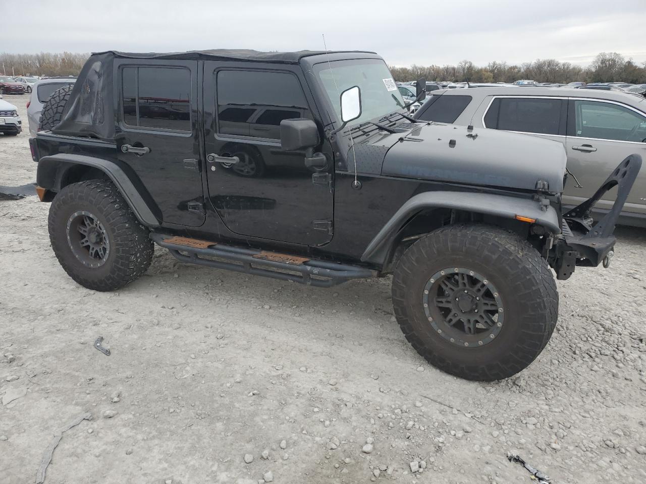 Jeep Wrangler Sahara Image 5