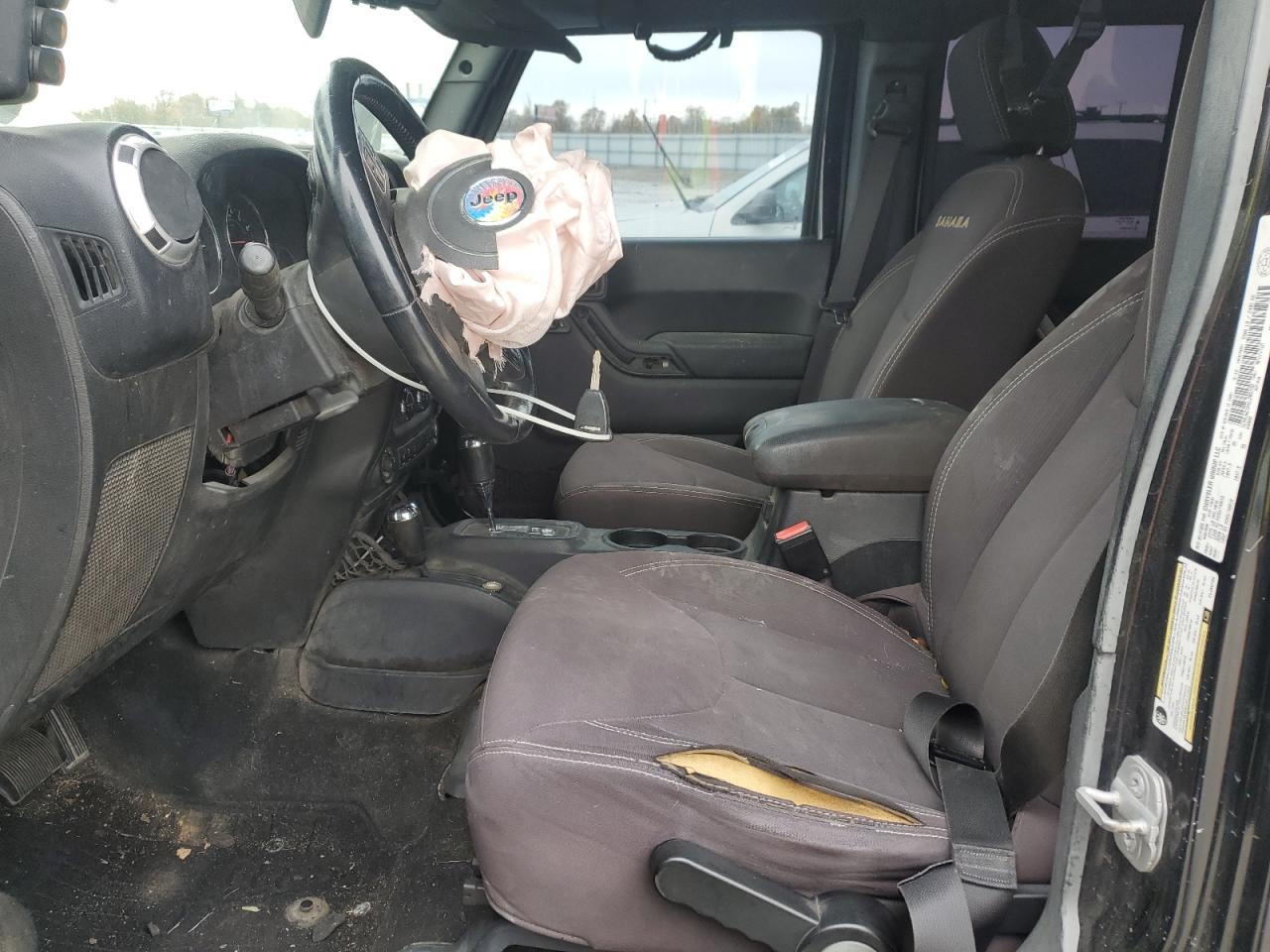 Jeep Wrangler Sahara Image 7