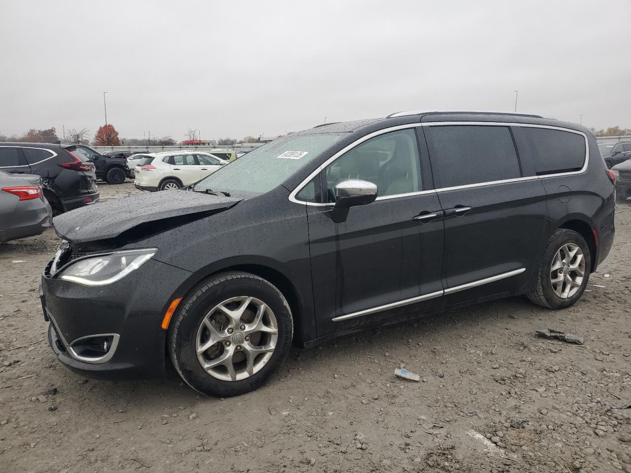Chrysler Pacifica Limited Image 1