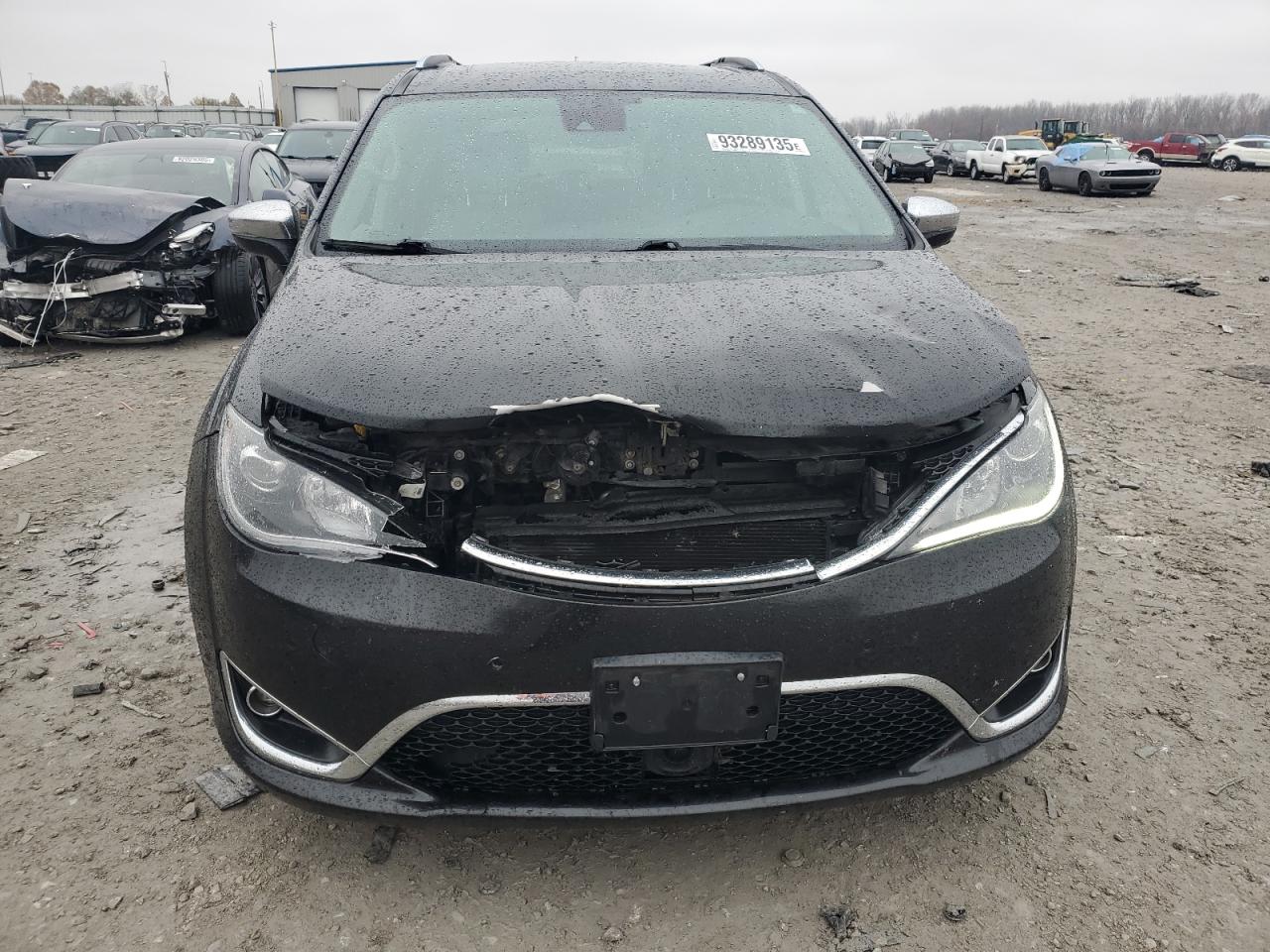 Chrysler Pacifica Limited Image 7