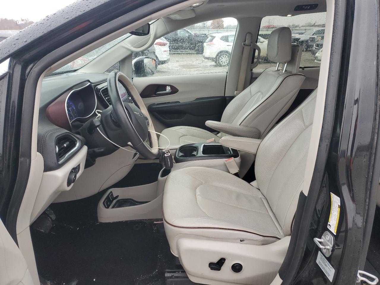 Chrysler Pacifica Limited Image 4