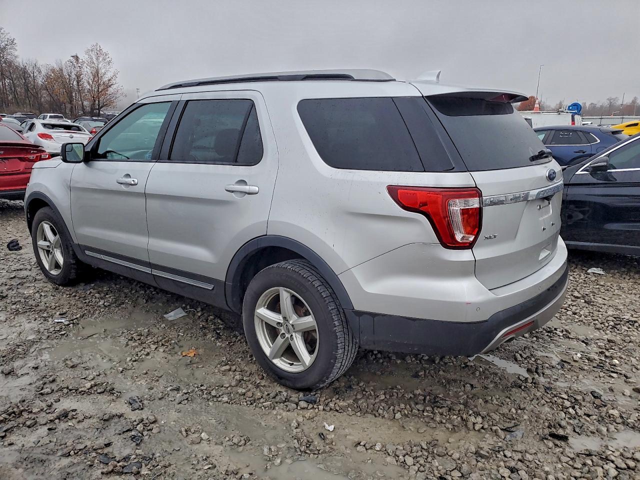 Ford Explorer Xlt Image 2
