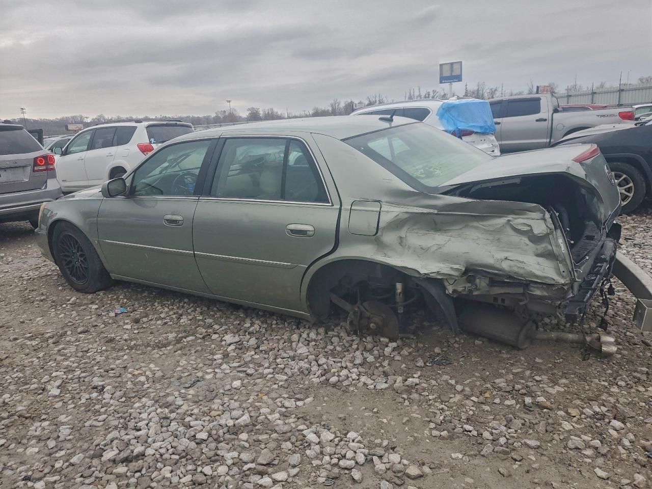 Cadillac DTS Image 3