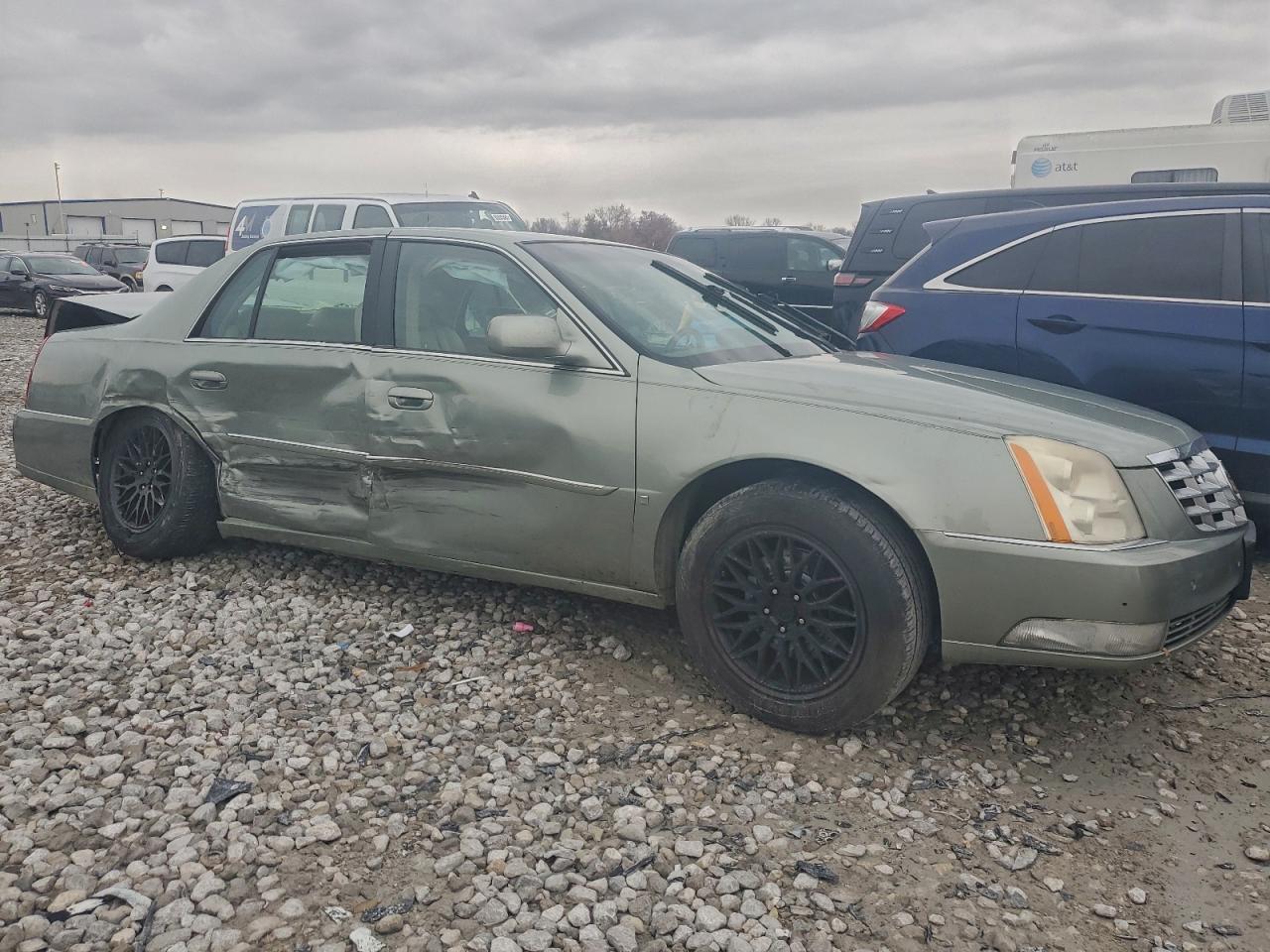 Cadillac DTS Image 4