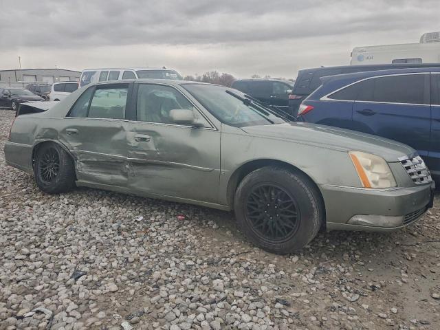 Cadillac DTS Image 4