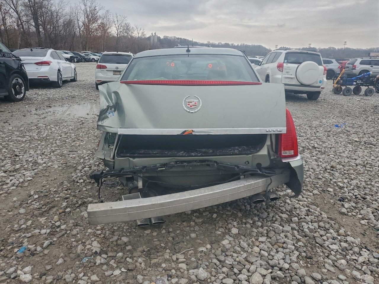 Cadillac DTS Image 13