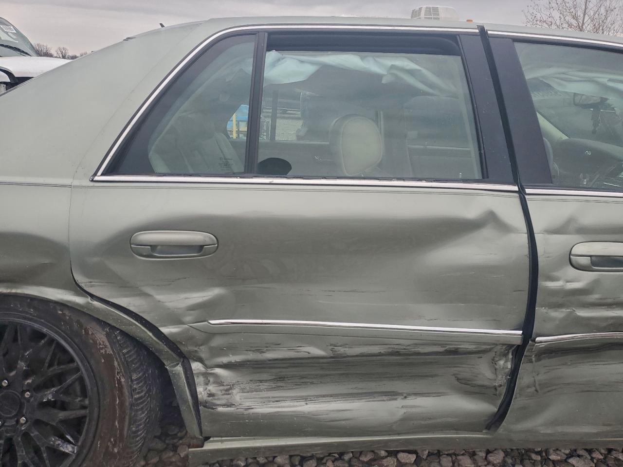 Cadillac DTS Image 10