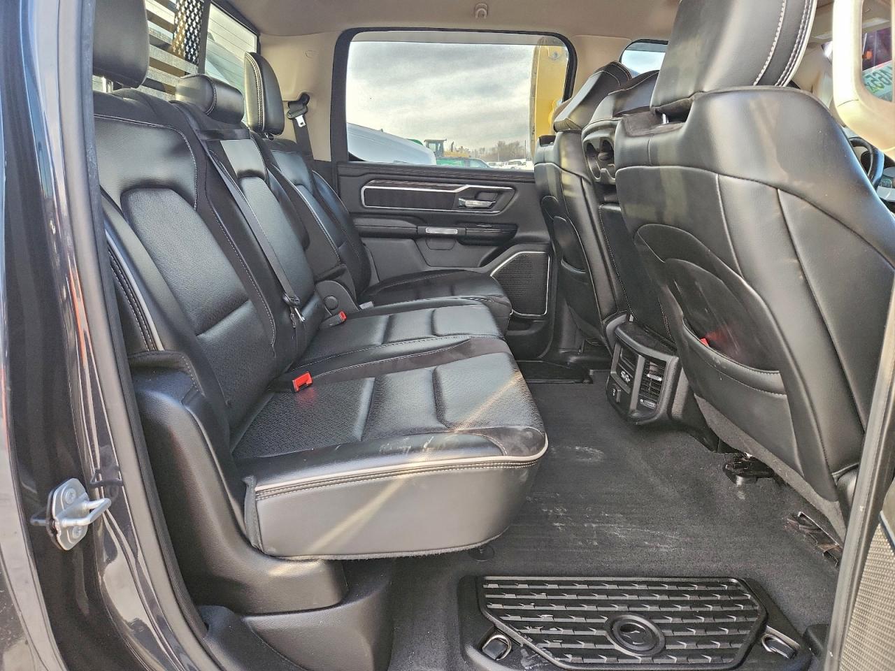 Ram 1500 Laramie Image 8