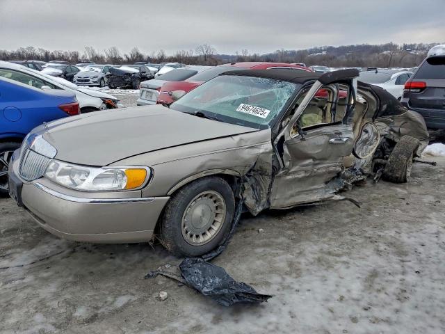  Salvage Lincoln Towncar