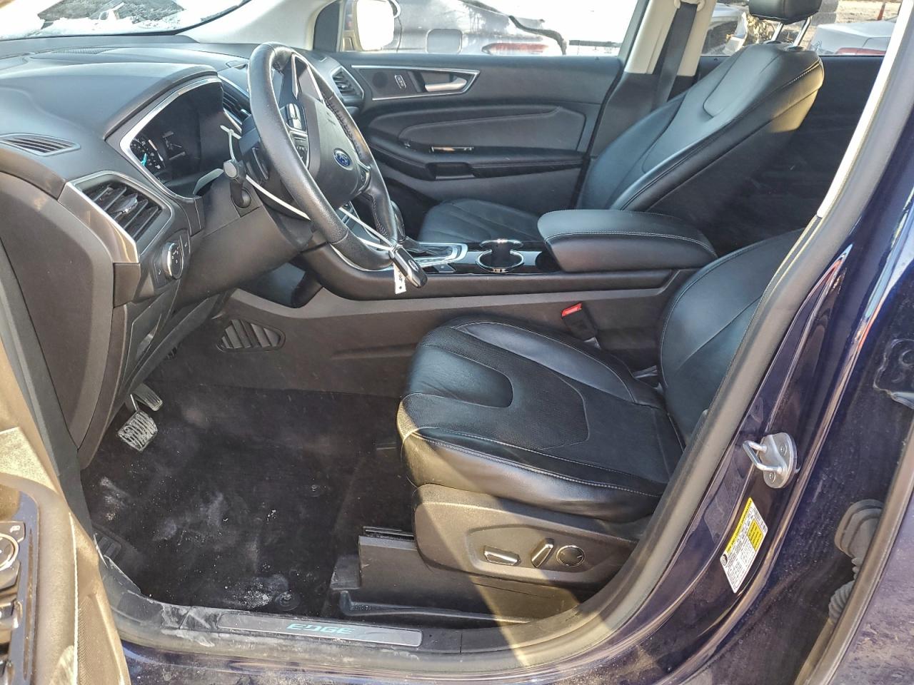 Ford Edge Titanium Image 3