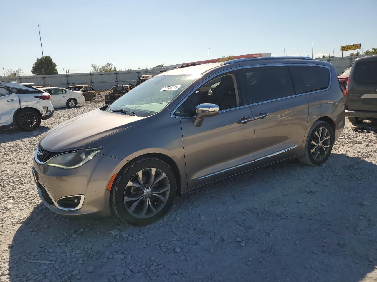 Chrysler Pacifica Limited Image 1
