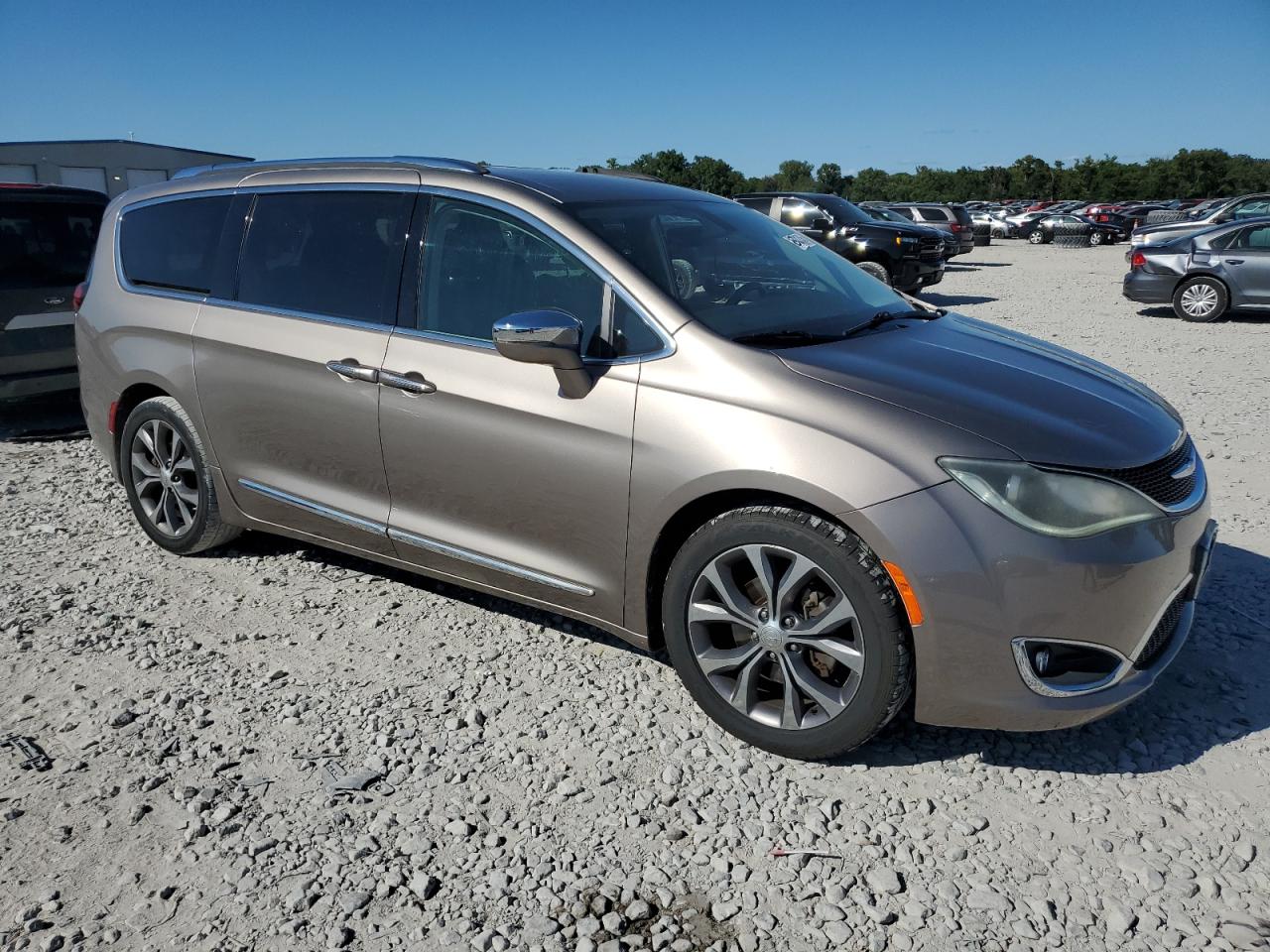 Chrysler Pacifica Limited Image 13