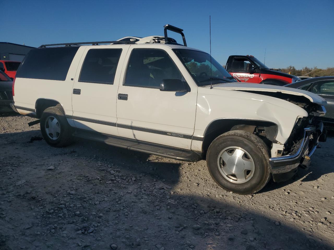 Chevrolet Suburban K1500 Image 3