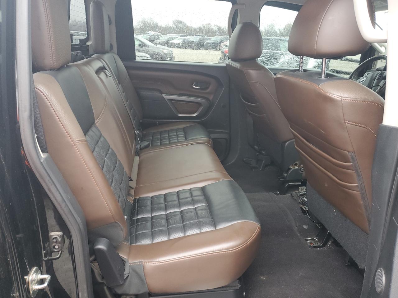 Nissan Titan Sl Image 10