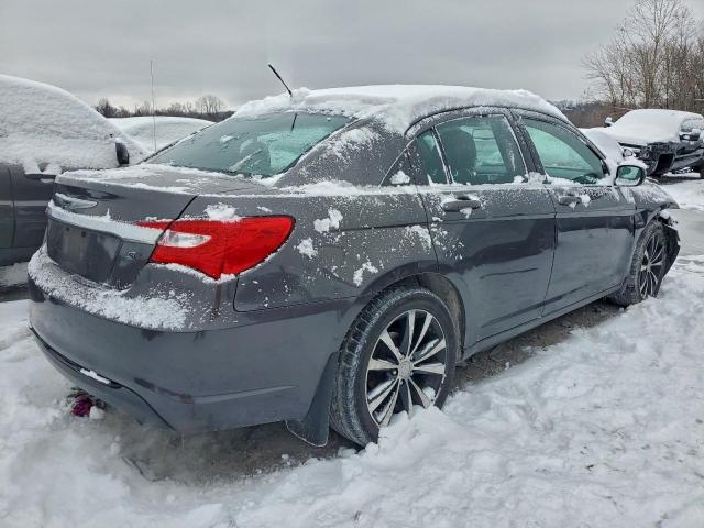Chrysler 200 Limited Image 12