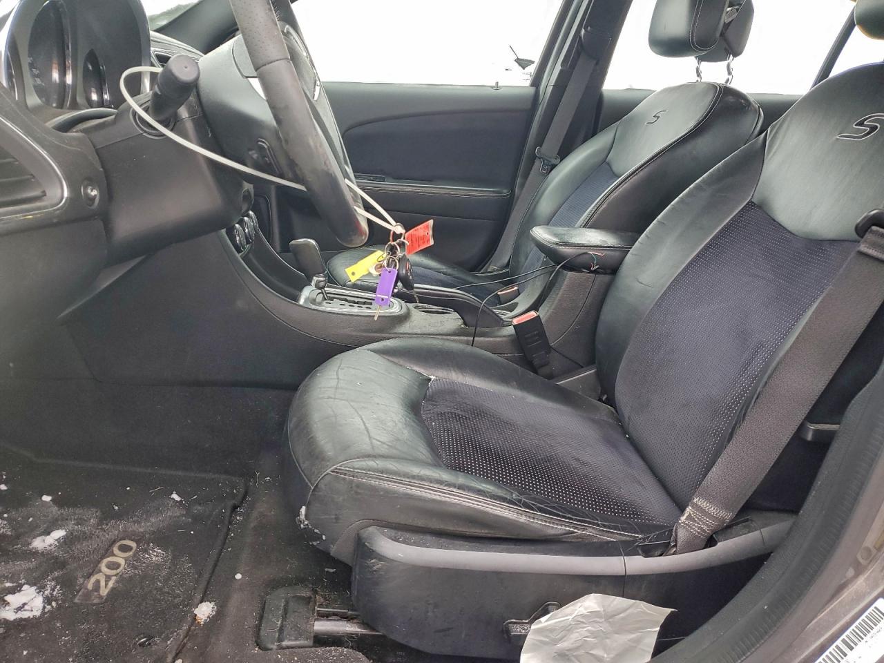 Chrysler 200 Limited Image 9