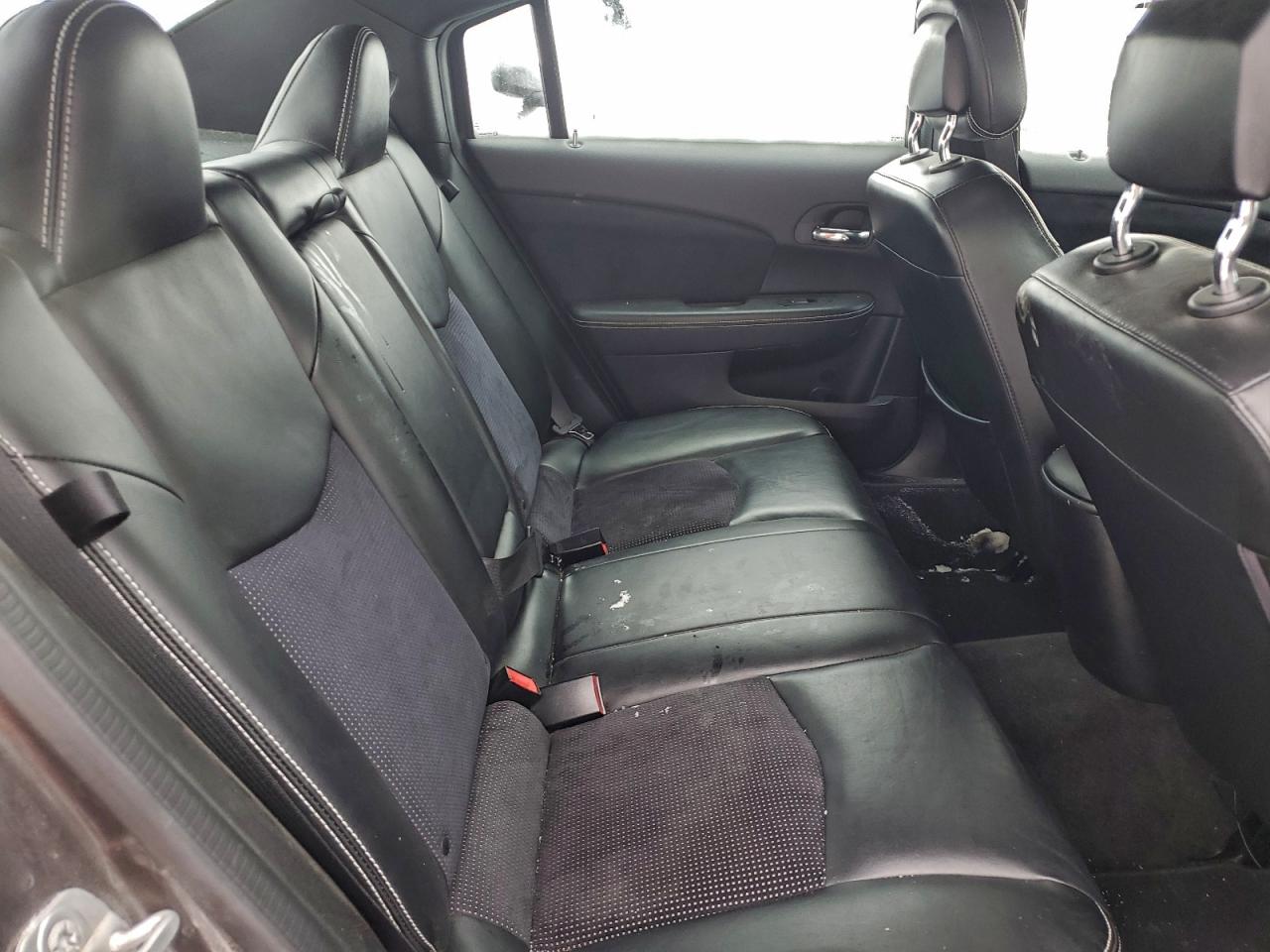 Chrysler 200 Limited Image 7