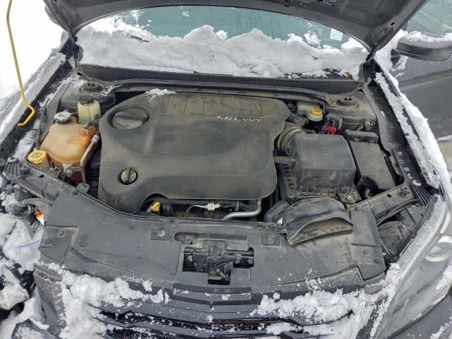 Chrysler 200 Limited Image 11