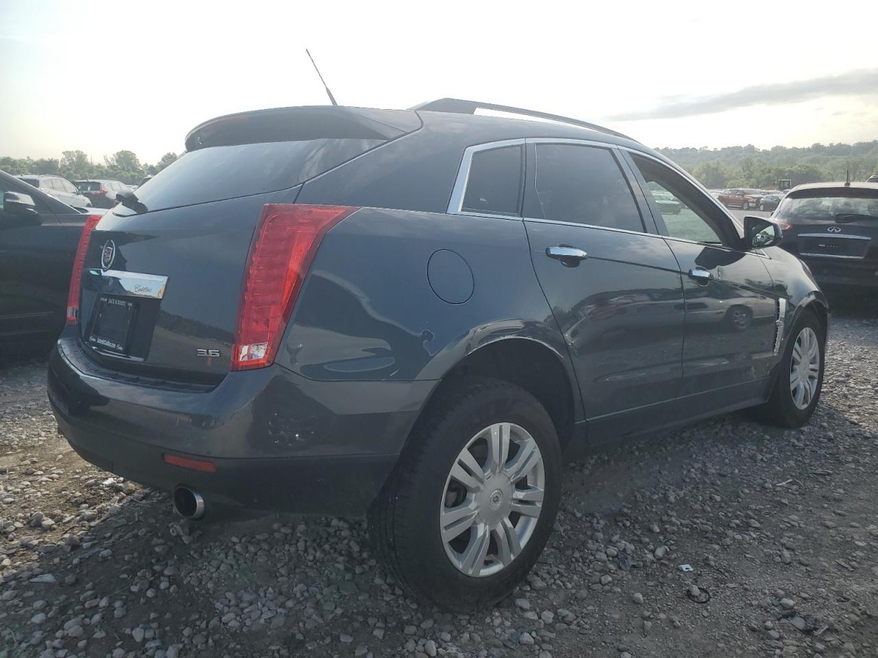 Cadillac SRX Image 4