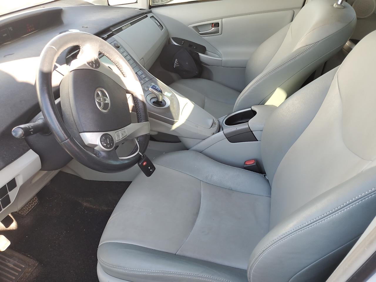 Toyota Prius Image 12