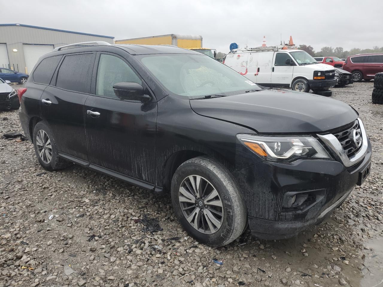 Nissan Pathfinder S Image 2