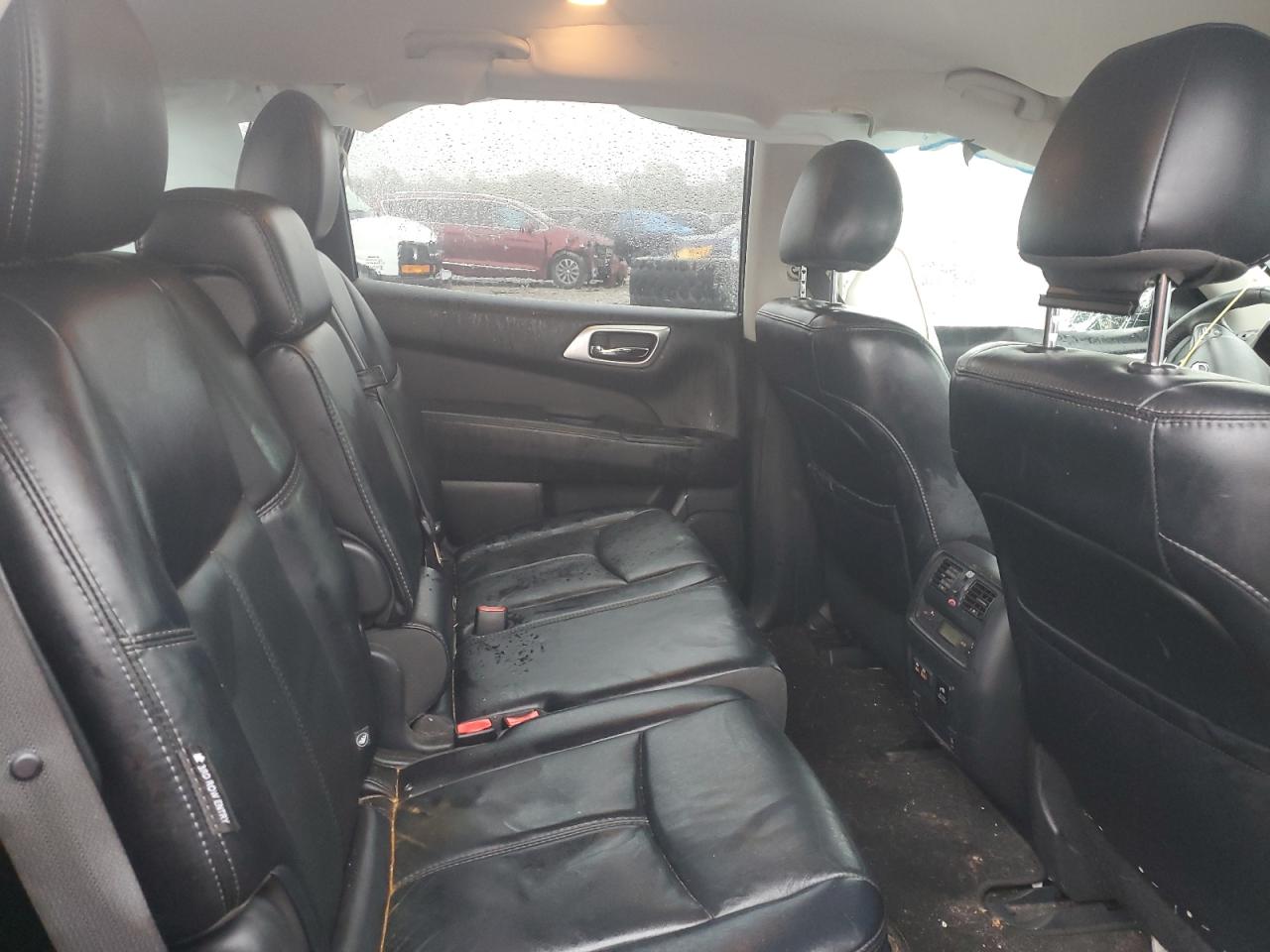 Nissan Pathfinder S Image 4