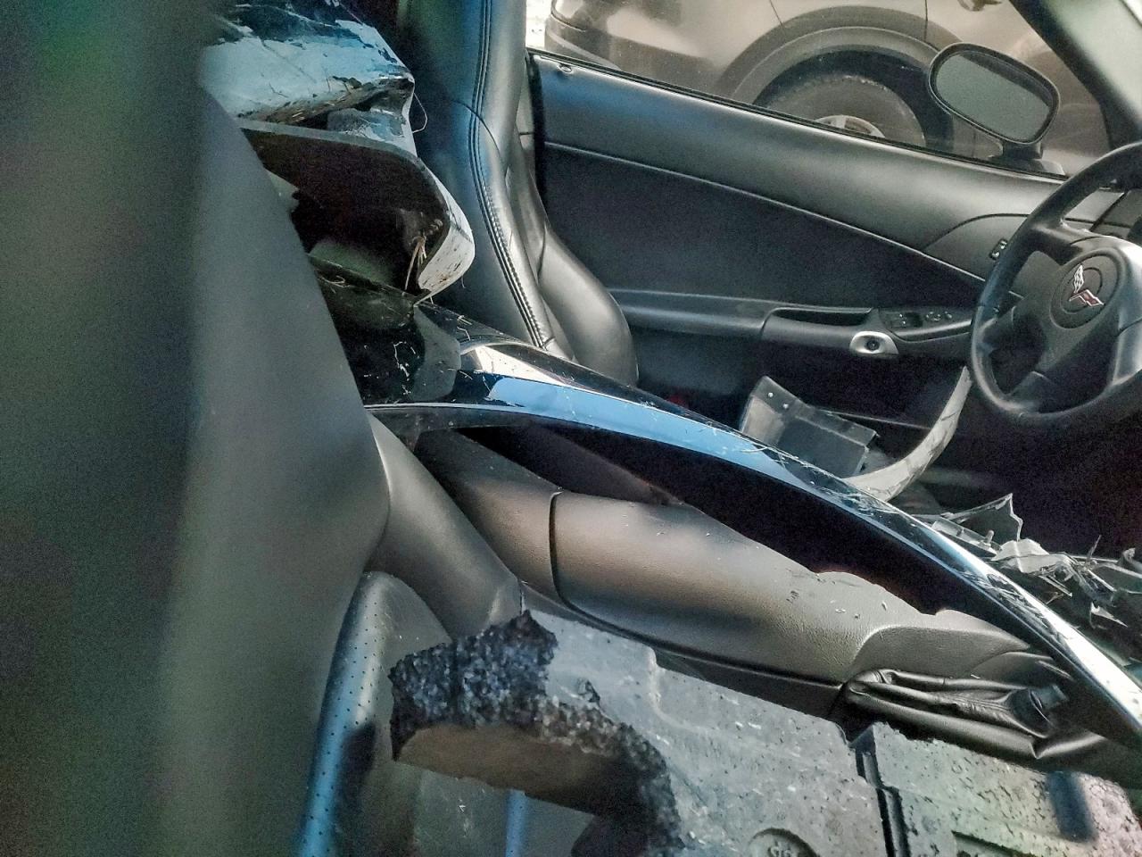 Chevrolet Corvette Image 11