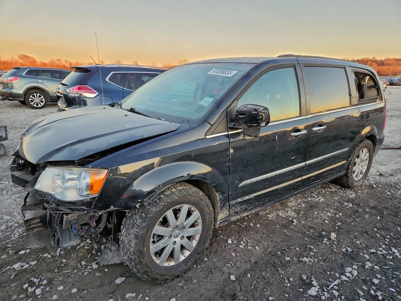 Chrysler Minivan Touring Image 1
