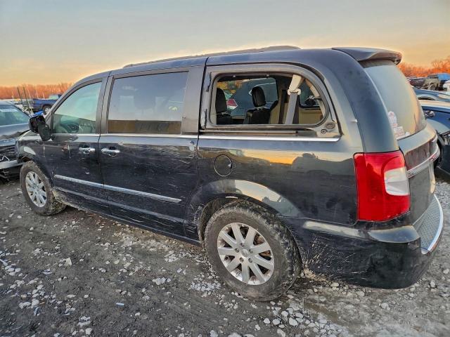 Chrysler Minivan Touring Image 11