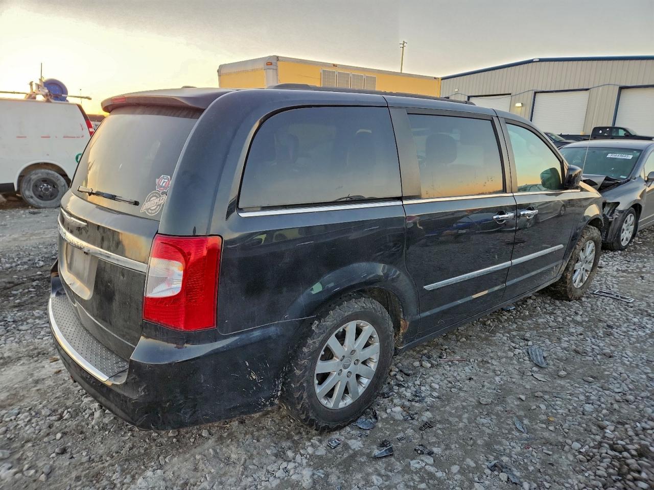 Chrysler Minivan Touring Image 12