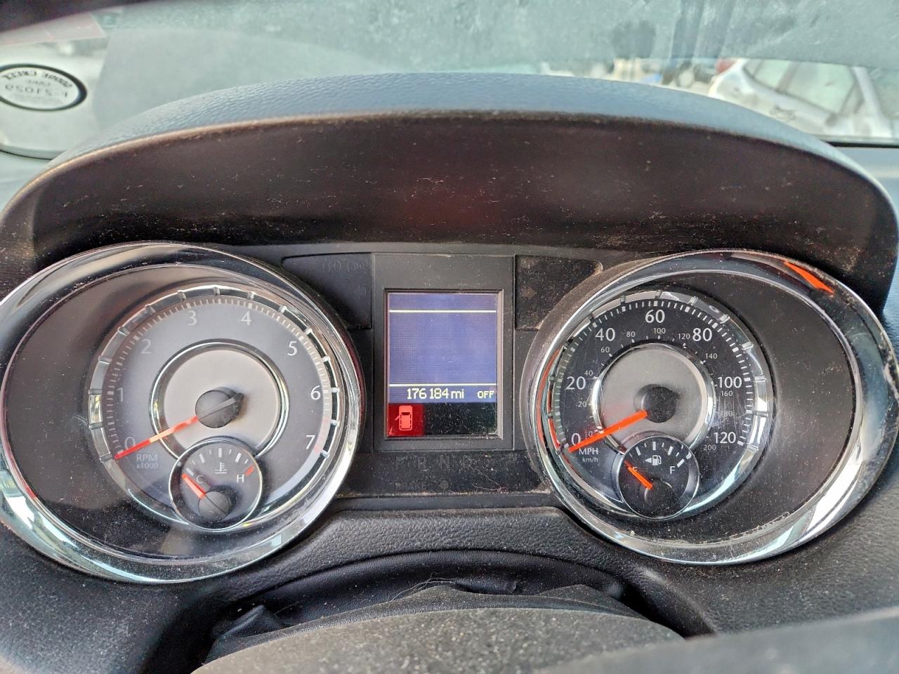 Chrysler Minivan Touring Image 13