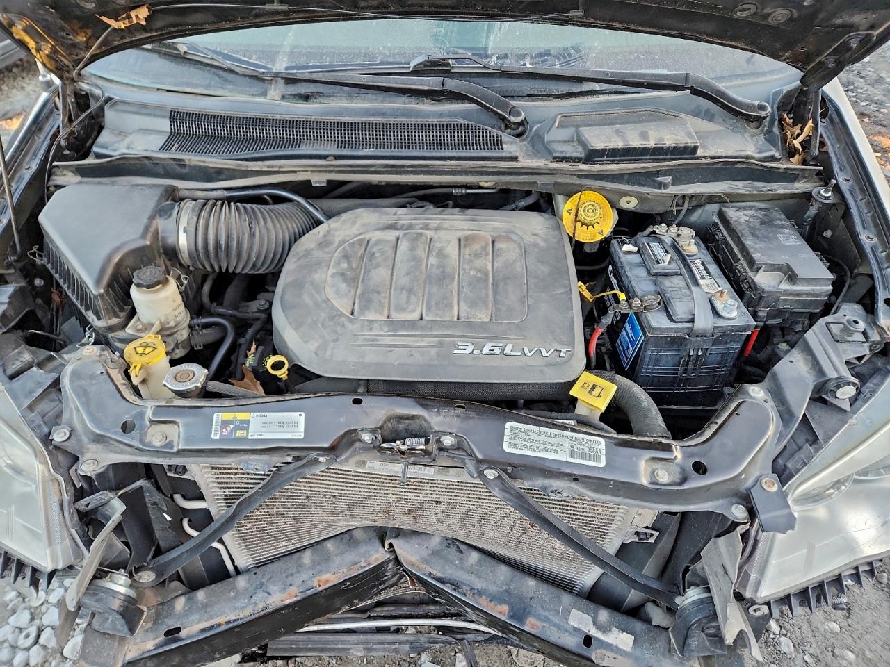 Chrysler Minivan Touring Image 9