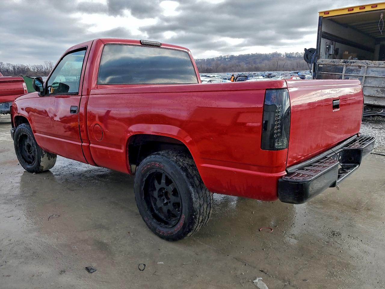 GMC Sierra C1500 Image 8