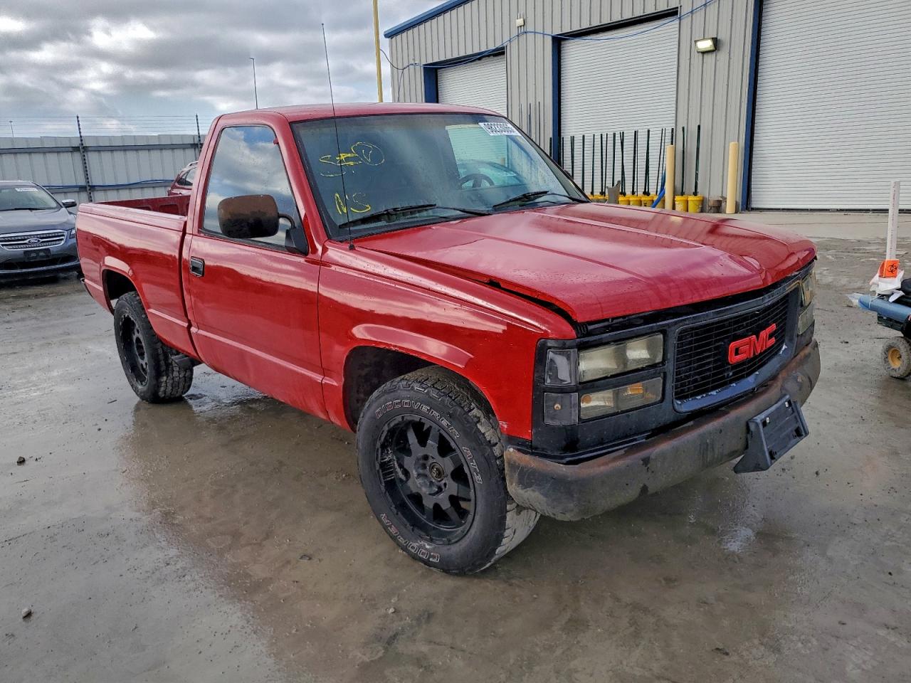 GMC Sierra C1500 Image 2