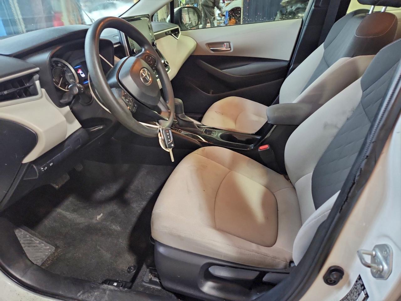 Toyota Corolla Le Image 6