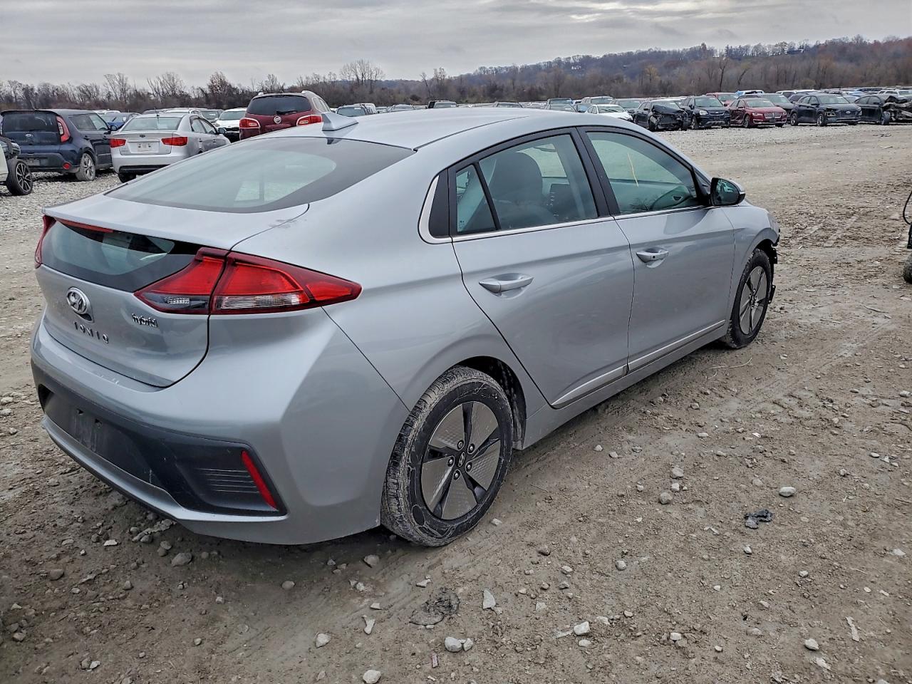 Hyundai Ioniq Se Image 4