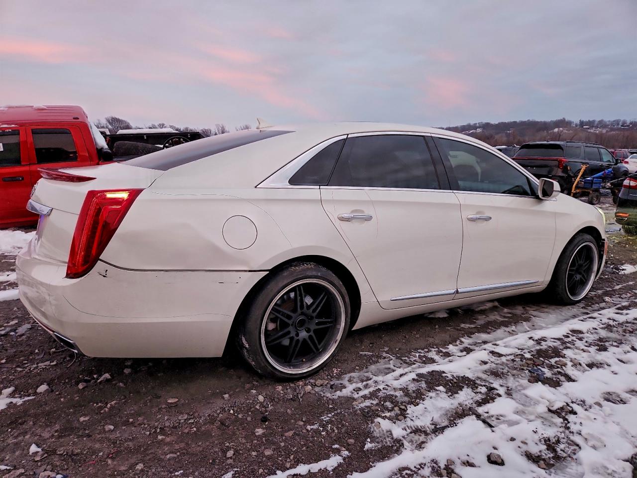 Cadillac XTS Luxury Collection Image 2
