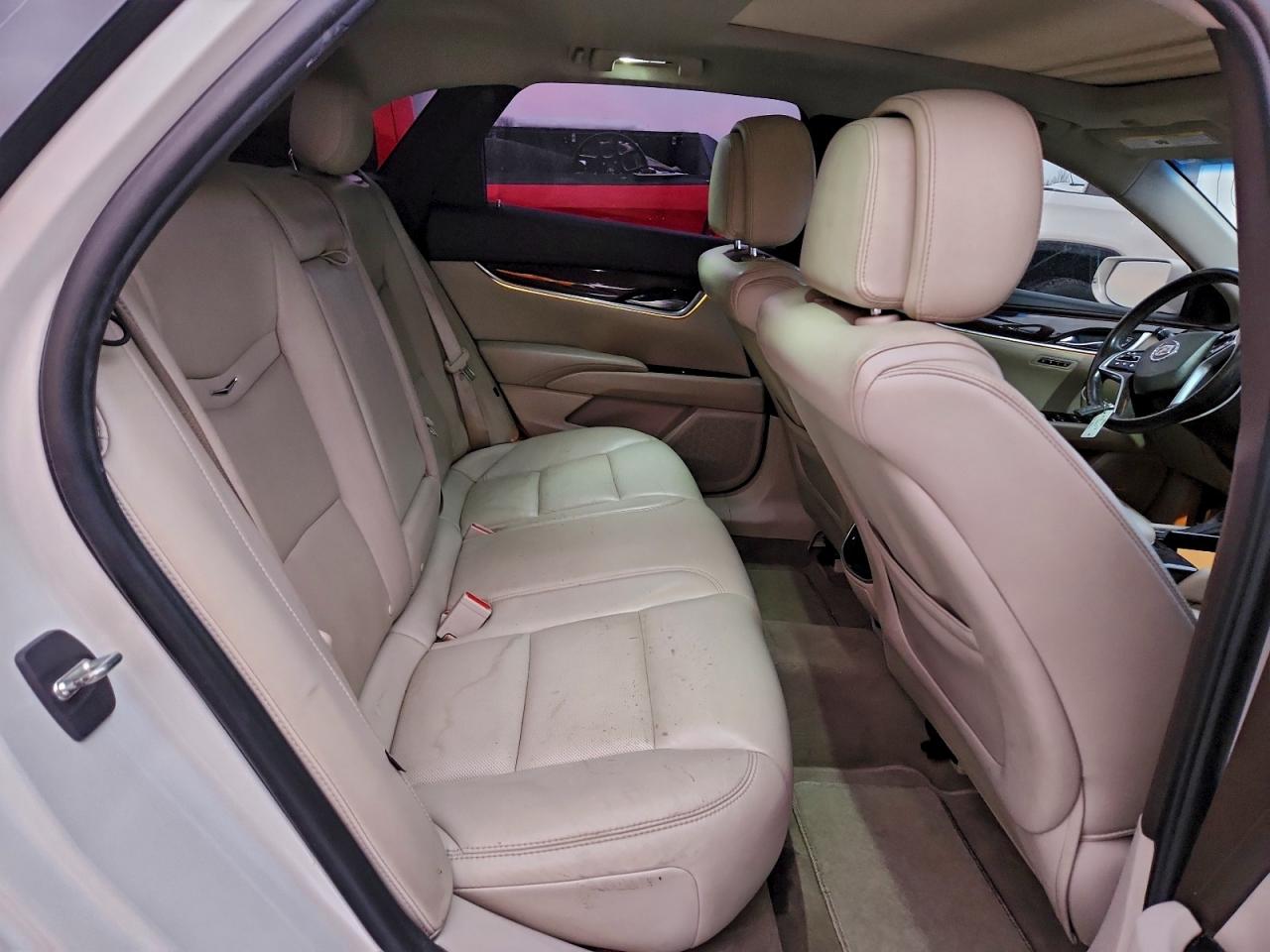 Cadillac XTS Luxury Collection Image 11