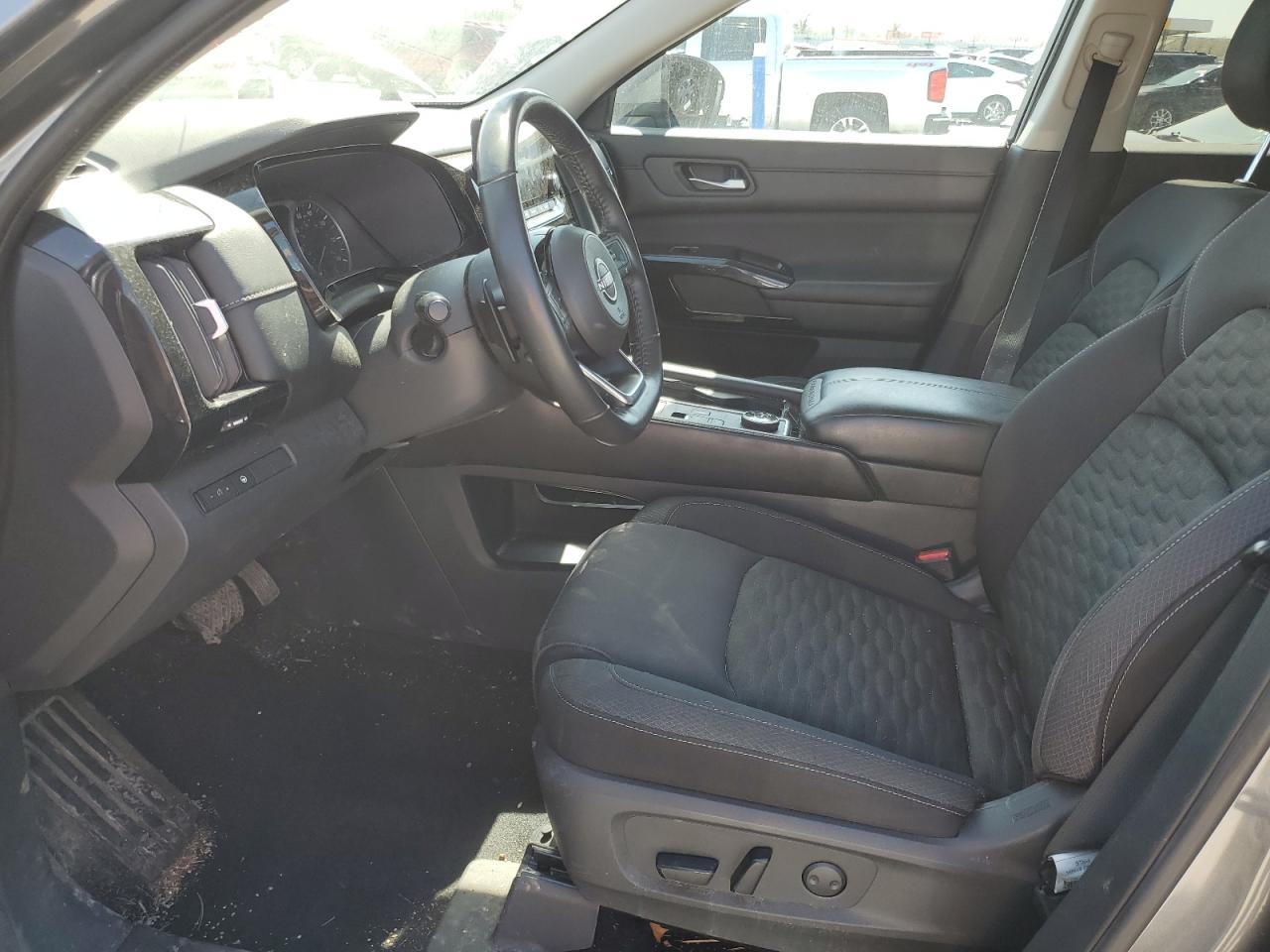 Nissan Pathfinder Sv Image 12