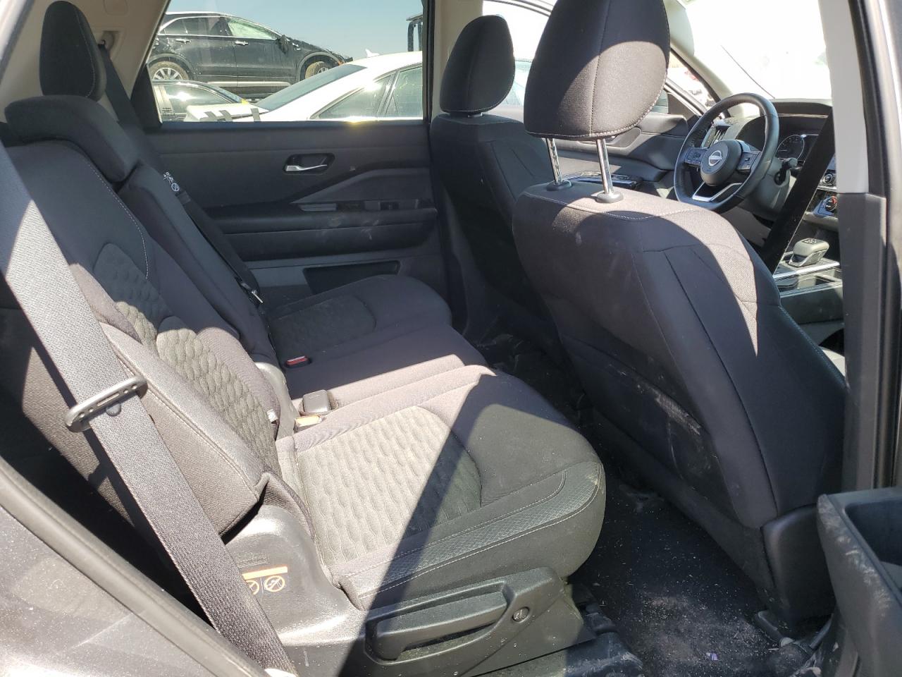 Nissan Pathfinder Sv Image 4