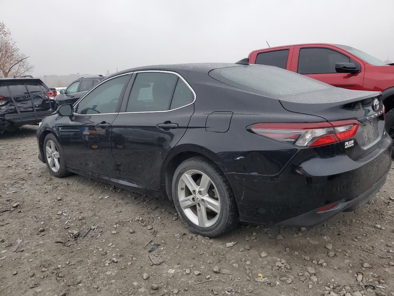 Toyota Camry Le Image 8