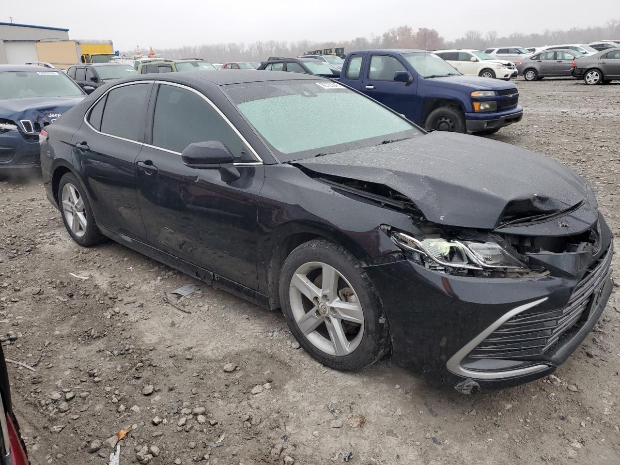 Toyota Camry Le Image 7