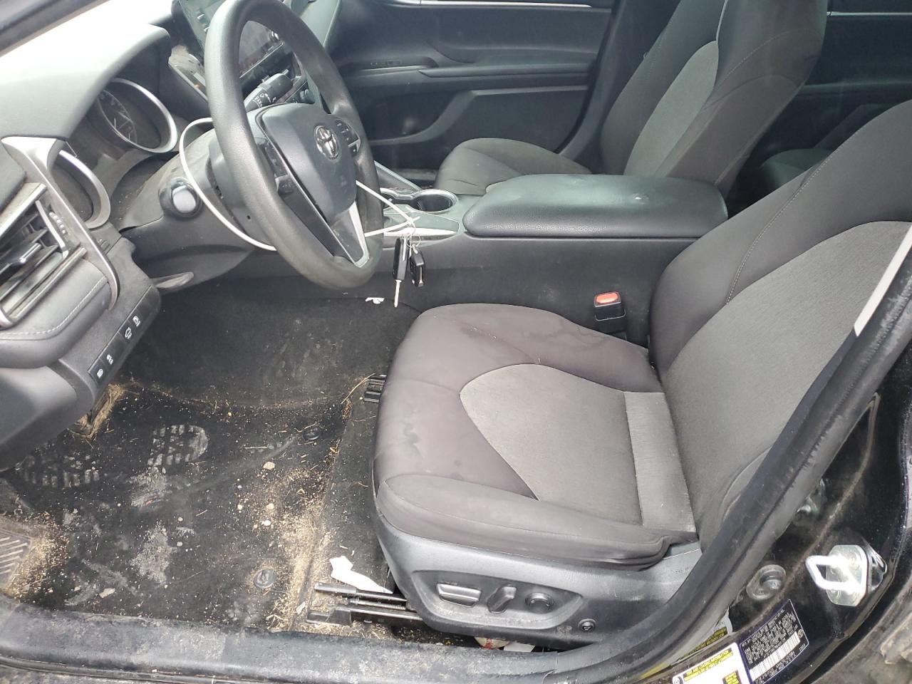 Toyota Camry Le Image 5