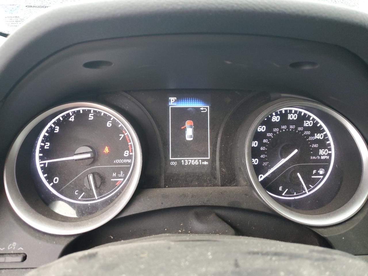 Toyota Camry Le Image 11