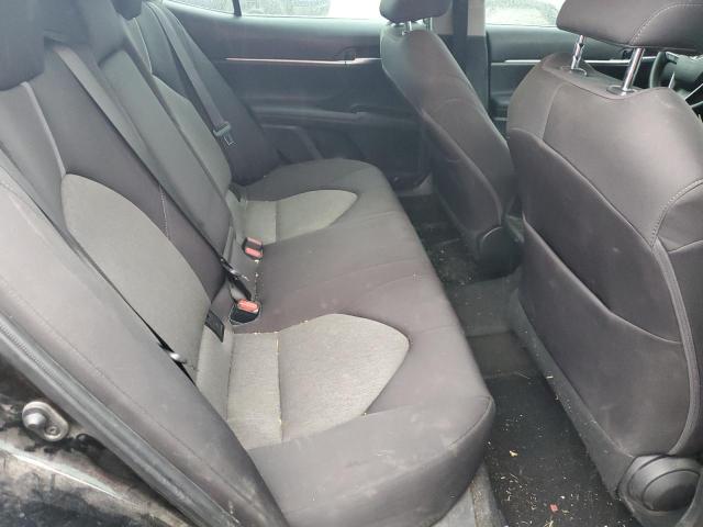 Toyota Camry Le Image 6