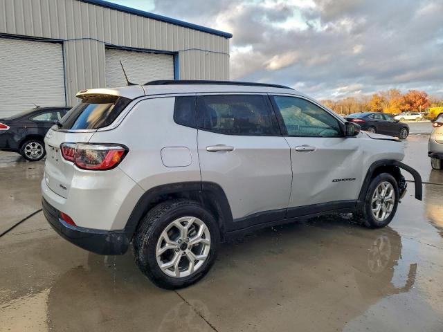 Jeep Compass Latitude Image 4